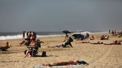 Val de caniculă extremă în Vestul Europei: temperaturi cu până la 12°C peste normal și incendii în Croația