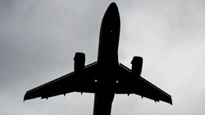 Semnal de alarmă tras de Air France-KLM şi Lufthansa: Călătorii europeni evită zborurile către SUA. „Sunt mulţi oameni care ezită să-şi cumpere bilete până când lucrurile se vor clarifica, în special în privinţa frontierei”