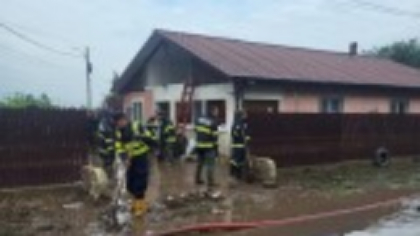 Cod galben de inundații pe râuri din 12 judeţe, până marţi dimineaţă. Avertismentul hidrologilor