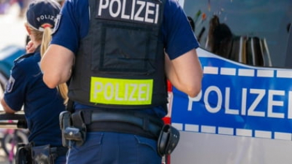 Zeci de infractori, printre care și mai mulți români, care escrocau bătrâni din Germania, au fost reținuți de poliție. Cum acționa rețeaua