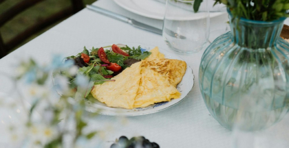 De ce trebuie să pui un cub de gheață în tigaie când faci omletă. Un secret folosit în restaurantele de top