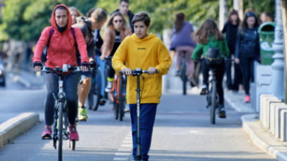 Primăria din România care interzice circulația trotinetelor electrice închiriate. Decizia vine după decesul unui adolescent de 15 ani