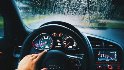 Motivul pentru care o mașină s-a vândut cu doar 350 de euro. Ce au descoperit cumpărătorii în interiorul autoturismului. FOTO