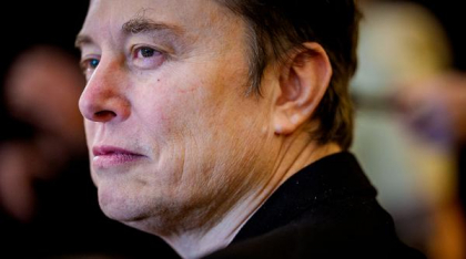 Elon Musk îşi va reduce finanțările pentru campaniile electorale și rămâne CEO la Tesla pentru următorii 5 ani