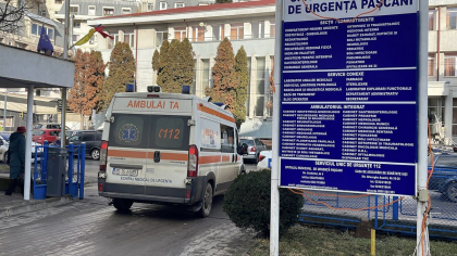 O copilă de 11 ani a fost acroșată de o ambulanță, chiar în fața Spitalului Municipal de Urgență Pașcani! A fost transportată de urgență la Iași