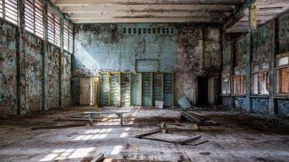 Colosul industrial, cu mii de angajați în comunism, a ajuns o ruină. Hoții fură pe capete din fabrică