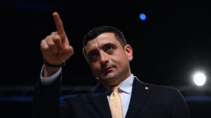Andrei Caramitru se întreabă ce vrea Simion dacă ajunge șef de stat: "Dă foc la București ca Nero că lumea nu îl iubește în capitală? Face epurări pe model Stalin?"
