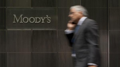 Moody&amp;#039;s  a retrogradat ratingul de credit suveran al Statelor Unite din cauza datoriei