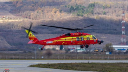 O mașină s-a prăbușit într-o râpă, pe Transfăgărășan. SMURD-ul a intervenit cu elicopterul pentru salvarea victimelor