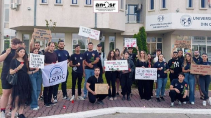 Studenții din toată țara protestează față de reducerea burselor: „Nu vă atingeți de burse!”