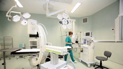 Cinci angajaţi infectaţi ţin în continuare închisă maternitatea din Târgu-Jiu