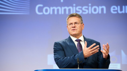 UE pregăteşte o ofertă de 50 de miliarde de euro pentru a-l convinge pe Donald Trump să renunţe la tarifele comerciale