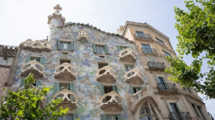 Cum arată fațada Casei Batllo, din Barcelona, așa cum a proiectat-o inițial Antonio Gaudi
