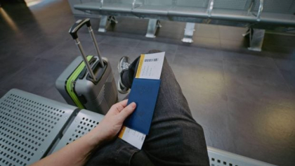 Unde găsești cel mai bun preț la biletele de avion: agenții de turism sau companii aeriene