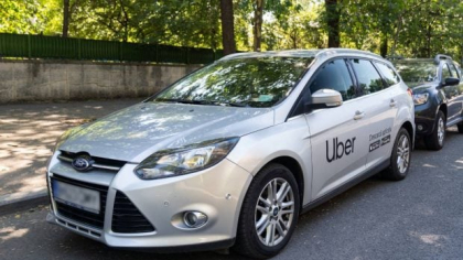 200 de șoferi de ride-sharing din Brașov au protestat împotriva tarifelor mici și comisionului prea mare perceput de Bolt și Uber
