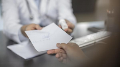 Un milion de români își iau concedii medicale false într-un an. Ministrul Sănătății: Se îmbolnăvesc fix în apropierea weekend-ului