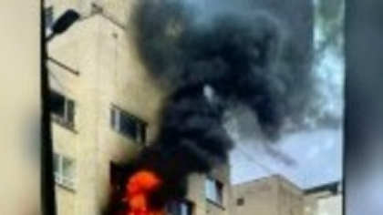 Incendiu puternic în Baia Mare. 28 de oameni au fost evacuați, după ce o trotinetă electrică a luat foc într-un apartament