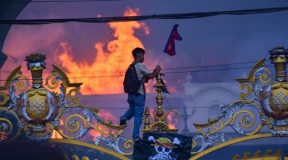Președintele Nepalului a ajuns la un acord cu protestatarii, după protestele violente. O femeie va conduce pentru prima dată Guvernul
