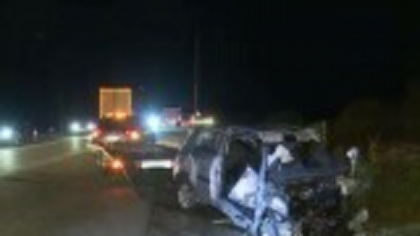 O depășire neregulamentară i-ar fi costat viața pe doi tineri de 21 și 24 de ani din Cluj. Au intrat în plin într-un camion