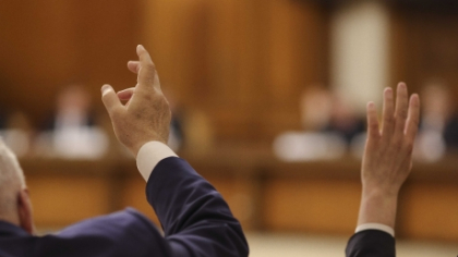 Moțiunea de cenzură depusă de AUR la adresa Guvernului va fi dezbătută și votată în Parlament
