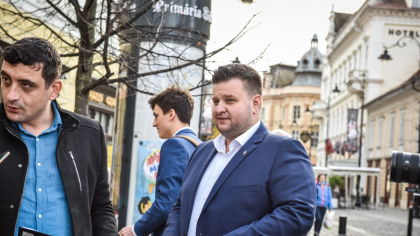 Scandal uriaş în AUR, demisie de răsunet. Altă filială s-a alipit la partidul lui Simion, partidele se pregătesc de anticipate