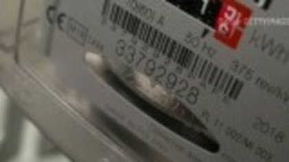 Facturile la electricitate s-ar putea dubla, în special pentru cei cu un consum redus. Schema de sprijin se elimină în iulie