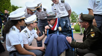 A murit "Papa Jake" Larson, veteranul american din Al Doilea Război Mondial care avea 1,2 milioane de urmăritori pe TikTok