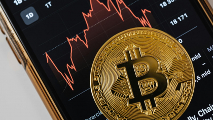 Cea mai mare platformă de investiţii din Marea Britanie avertizează: Bitcoin nu este o clasă de active