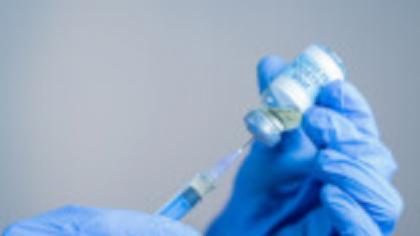 Studiu american: Vaccinurile anti-COVID-19 actualizate au redus spitalizările și decesele în 2024