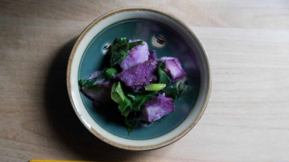 Secretul longevității din Zonele Albastre: Cartoful dulce violet, superalimentul centenarilor japonezi, prezent și în România