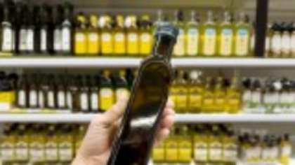 Ulei de măsline vs ulei de floarea-soarelui: Care este mai sănătos și cum se folosește corect