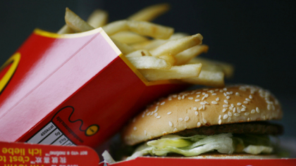 Probleme pentru cel mai mare lanţ de restaurante fast-food din lume: Vânzările McDonald’s în SUA au scăzut cu 3,6% în primul trimestru din acest an