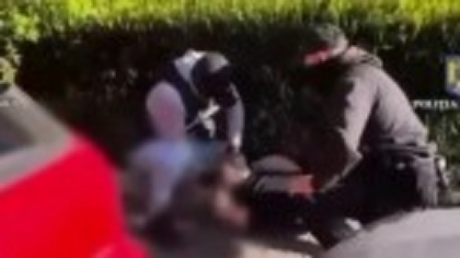 Trei bărbați au fost prinși în flagrant când vindeau canabis, în Constanța. Drogurile, ascunse în colete cu haine și jucării