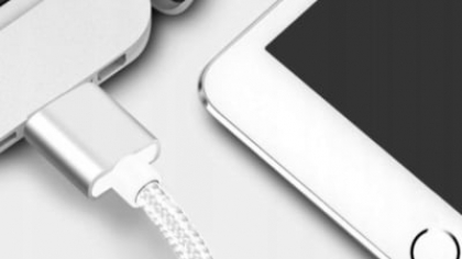 Smartphone-urile pierd și ultimul accesoriu din cutie: cablul USB dispare treptat. Care este primul producător care face asta