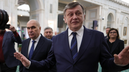 Alegeri prezidențiale 2025. Crin Antonescu, la sediul de campanie: ”Sunt dornic de noi aventuri. Nu mi-e teamă”