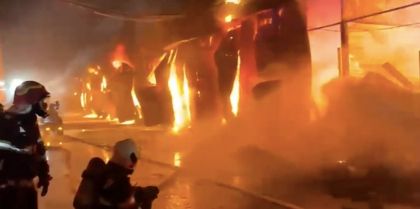 Poluare majoră în Capitală după incendiul de la complexul „Dragonul Roșu”. Care este cel mai afectat cartier