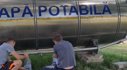 Locuitorii din Târnăveni sunt în pragul disperării: încă nu au apă potabilă, afacerile s-au închis, fermierii sunt la mila cerului