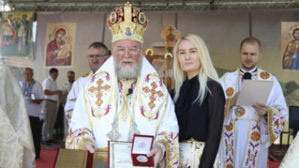 Cătălin Cherecheș, fostul primar din Baia Mare, închis pentru corupție, a fost decorat de Episcopia Maramureșului. Soția, condamnată cu suspendare, a ridicat distincția
