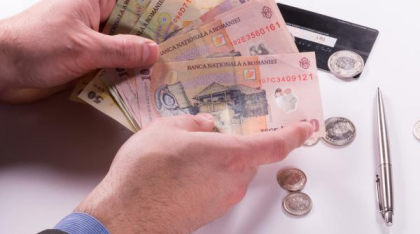 Euro a sărit de 5 lei pe piața interbancară. BNR vorbește de "șocuri care pot apărea"