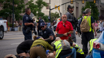 Un creator de modă, împușcat din greșeală la o manifestaţie împotriva lui Trump, în Utah: „Era un trecător nevinovat”