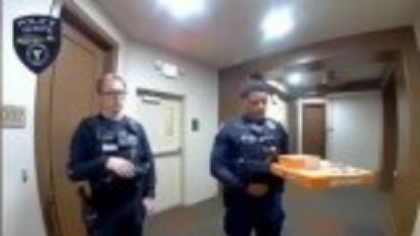 Doi polițiști americani au devenit livratori de pizza pentru scurt timp. Cum s-a întâmplat acest lucru