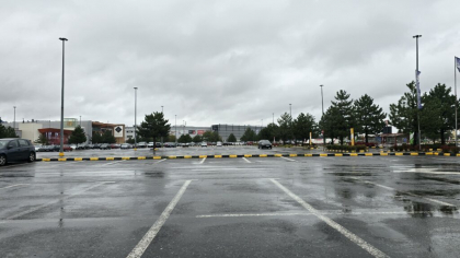 Bucureștenii rămân acasă de teama ciclonului Barbara. Un mall din Capitală, gol