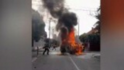 Patru oameni, la un pas de moarte la Sibiu după ce mașina lor a luat foc într-un accident. Cum s-au salvat