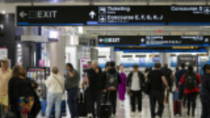 Românii care călătoresc în SUA, obligați să plătească o nouă „taxă de integritate a vizei”. Cât costă