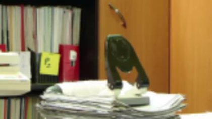 O contabilă din Reşiţa și-a făcut ”cadou” 91.200 de euro din fondurile europene primite de colegiul în care lucra