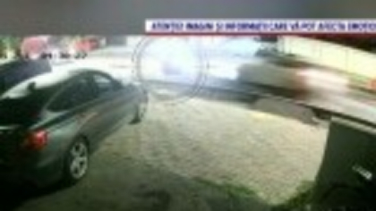 Momentul în care șoferița beată și cu permisul anulat a ucis un bărbat cu bolidul și a fugit de la fața locului. VIDEO