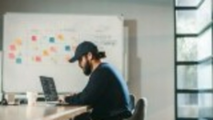 Specialiștii în tehnologie domină meseriilor viitorului. Cererea de competențe digitale explodează în următorii cinci ani