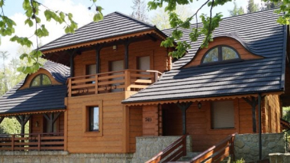 Roca vulcanică și confortul termic: cum te ajută un acoperiș să plătești mai puțin la energie