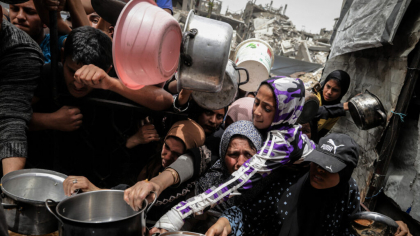 21 de palestinieni au murit încercând să ajungă la hrană. Alți 87 au fost uciși de armata israeliană într-o singură zi, spun medicii din Gaza