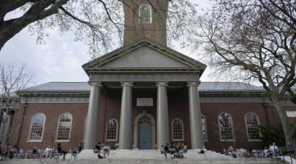 Un judecător a suspendat decizia Administrației Trump de a bloca înscrierea studenţilor străini la Harvard